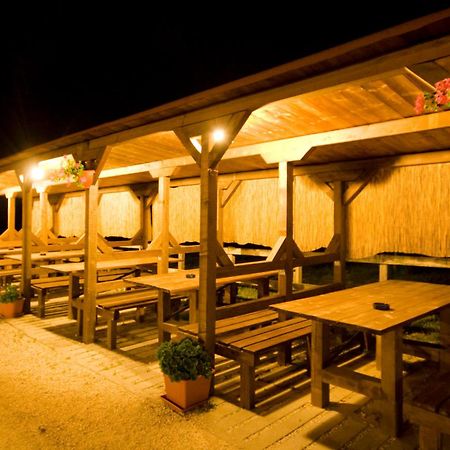 מונזמבנו Agriturismo Cascina Roveri מראה חיצוני תמונה