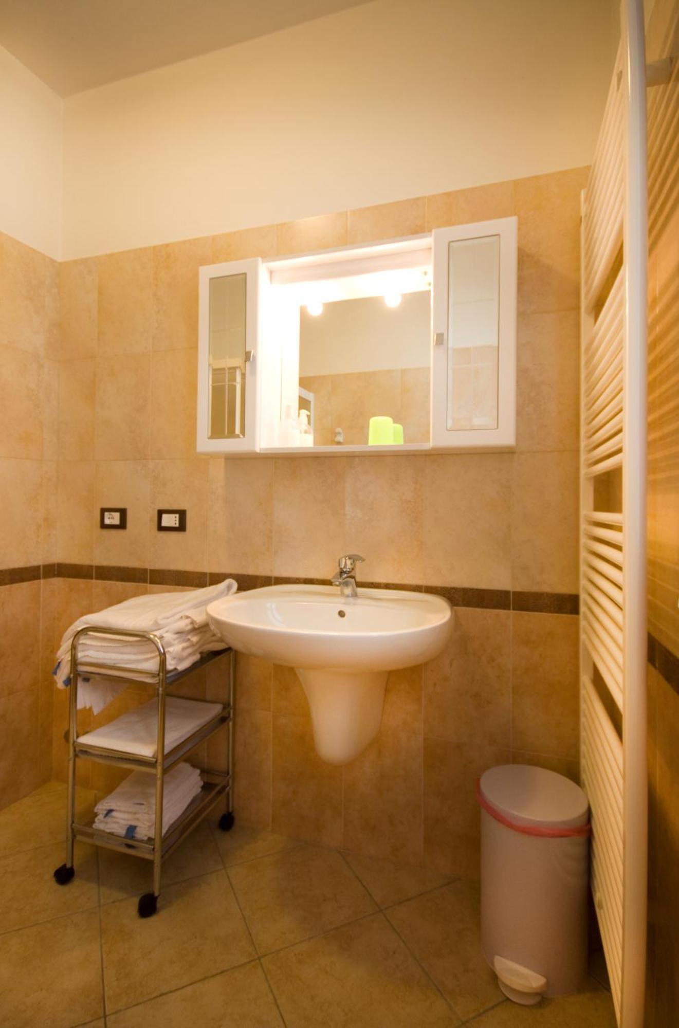 מונזמבנו Agriturismo Cascina Roveri מראה חיצוני תמונה